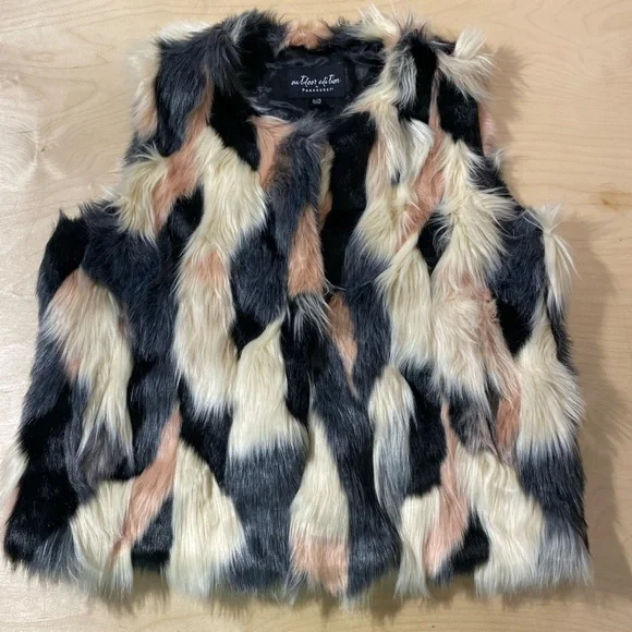 Outdoor Edition by Parkhurst Faux Fur Vest in Black, Pink and White XL (LD) - Picture 1 of 16